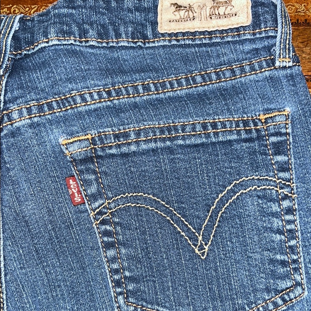 Levi’s Classic Blue Denim Shorts Stitched Hemmed legs - Picture 9 of 9